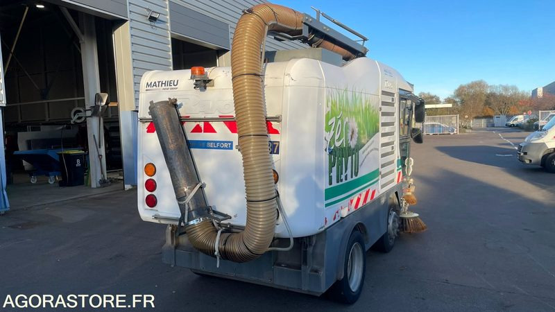 BALAYEUSE RAVO DE 2009 - Balayeuse de voirie: photos 5 BALAYEUSE RAVO DE 2009 - Balayeuse de voirie: photos 5