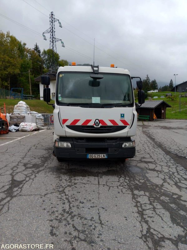 BALAYEUSE de Voiries- RENAULT MIDLUM 220 DXI avec aspiratrice EUROVOIRIE - Balayeuse de voirie: photos 1 BALAYEUSE de Voiries- RENAULT MIDLUM 220 DXI avec aspiratrice EUROVOIRIE - Balayeuse de voirie: photos 1