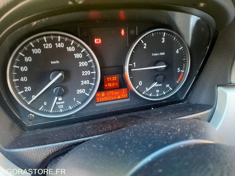 BMW 320 D TOURING - 2010 - 214562km - Voiture break: photos 2 BMW 320 D TOURING - 2010 - 214562km - Voiture break: photos 2