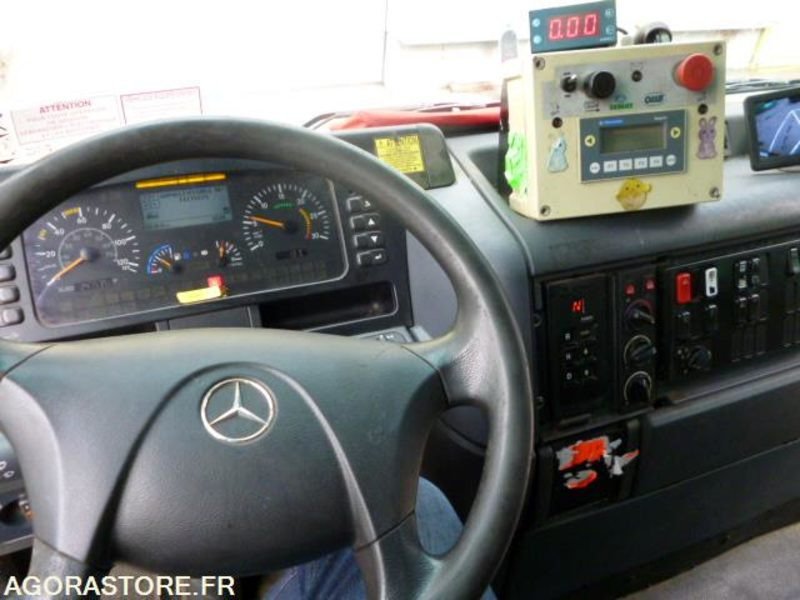 BOM ECONIC MERCEDES CABINE TYPE BUS 2007 4 places 247550kms - Benne à ordures ménagères: photos 4 BOM ECONIC MERCEDES CABINE TYPE BUS 2007 4 places 247550kms - Benne à ordures ménagères: photos 4