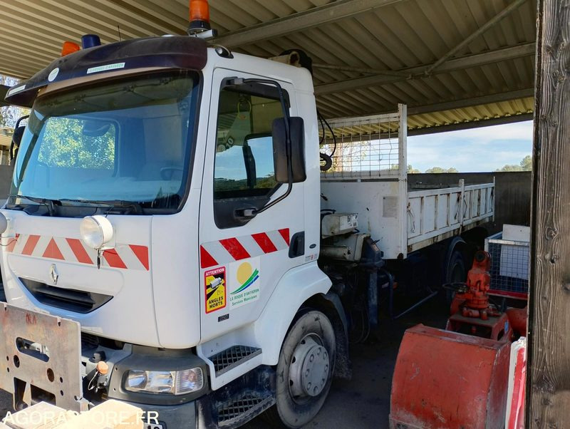 CAMION GRUE 250 RENAULT - Engin de déneigement: photos 1 CAMION GRUE 250 RENAULT - Engin de déneigement: photos 1