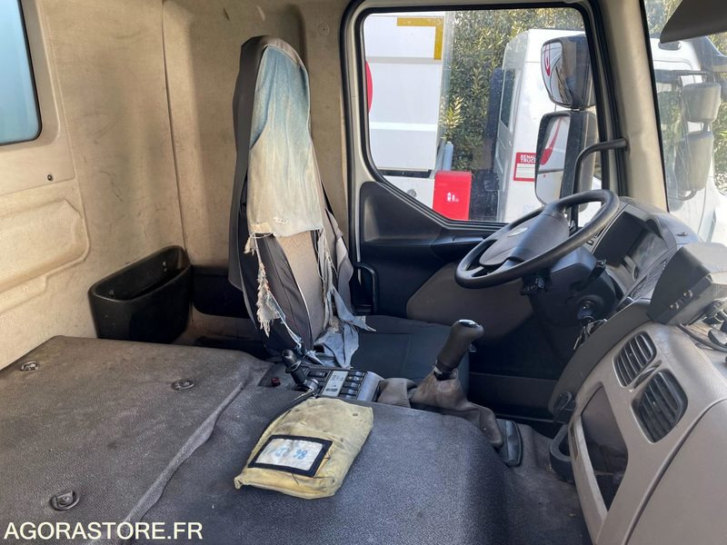 CAMION RENAULT19 HYDROCURER HUWER - 2018 / 341 258 KM - Camion hydrocureur: photos 5 CAMION RENAULT19 HYDROCURER HUWER - 2018 / 341 258 KM - Camion hydrocureur: photos 5