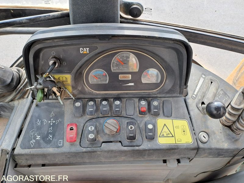 CATEPILLAR 432 E II - 10505 heures (D2000623) - Tracteur agricole: photos 5 CATEPILLAR 432 E II - 10505 heures (D2000623) - Tracteur agricole: photos 5
