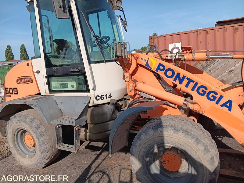 CHARGEUSE/PNEUS LIEBHERR L509 -- 2009 -- 14709 HEURES - Chargeuse: photos 1 CHARGEUSE/PNEUS LIEBHERR L509 -- 2009 -- 14709 HEURES - Chargeuse: photos 1