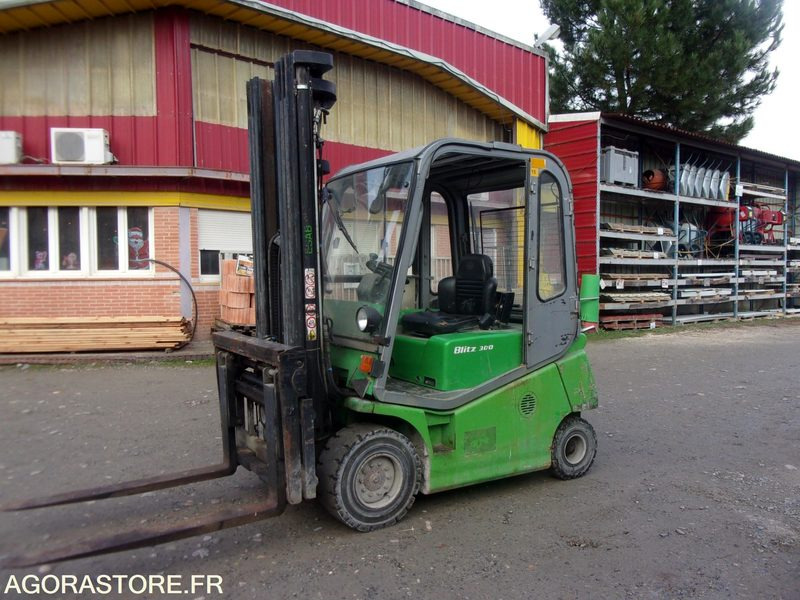 CHARIOT ÉLÉVATEUR 3 TONNES POSITIONNEUR DE FOURCHES ELECTRIQUE CESAB - Chariot élévateur électrique: photos 2 CHARIOT ÉLÉVATEUR 3 TONNES POSITIONNEUR DE FOURCHES ELECTRIQUE CESAB - Chariot élévateur électrique: photos 2