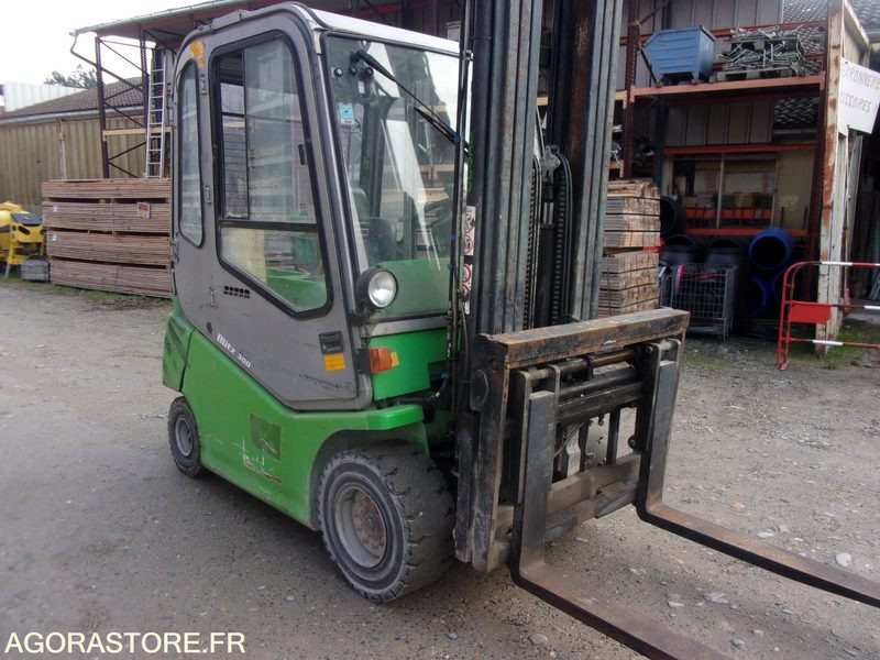 CHARIOT ÉLÉVATEUR 3 TONNES POSITIONNEUR DE FOURCHES ELECTRIQUE CESAB - Chariot élévateur électrique: photos 1 CHARIOT ÉLÉVATEUR 3 TONNES POSITIONNEUR DE FOURCHES ELECTRIQUE CESAB - Chariot élévateur électrique: photos 1