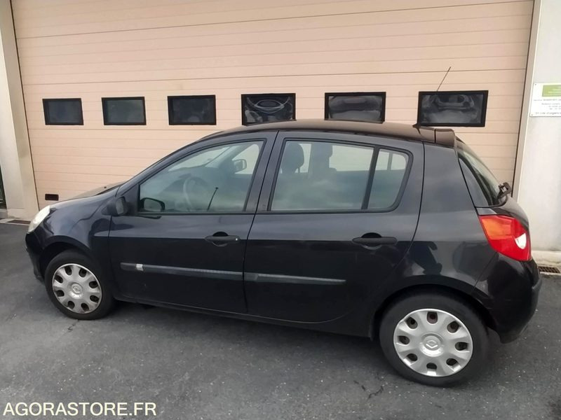 CLIO 3 essence - Voiture: photos 1 CLIO 3 essence - Voiture: photos 1
