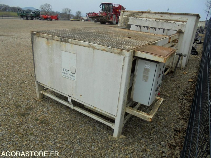 COMPACTEUR DECHET - PRESSOR AN 2006 - Outil/ Équipement: photos 2 COMPACTEUR DECHET - PRESSOR AN 2006 - Outil/ Équipement: photos 2