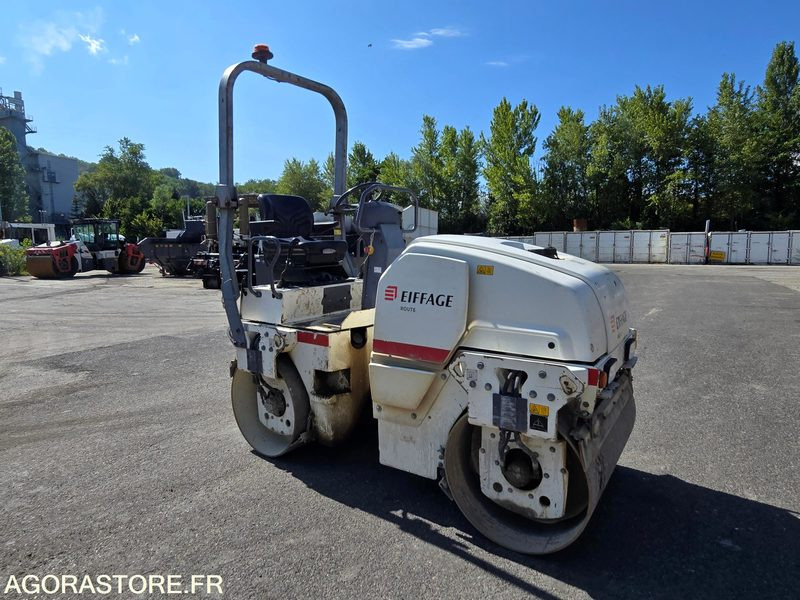COMPACTEUR TANDEM 2,5T- DYNAPAC - 2015 / 2148 HEURES (M79810) - Compacteur: photos 2 COMPACTEUR TANDEM 2,5T- DYNAPAC - 2015 / 2148 HEURES (M79810) - Compacteur: photos 2