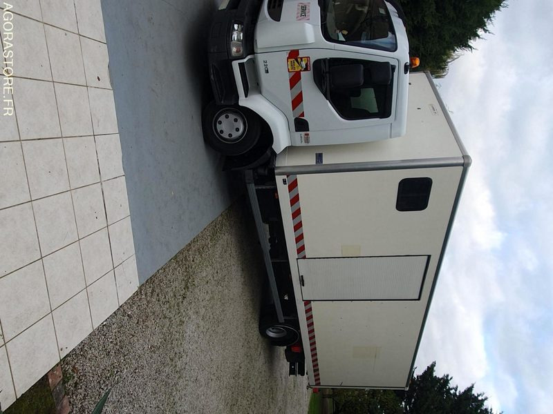 CAMION PORTEUR RENAULT ATELIER ET BASE DE VIE - Camion: photos 1 CAMION PORTEUR RENAULT ATELIER ET BASE DE VIE - Camion: photos 1