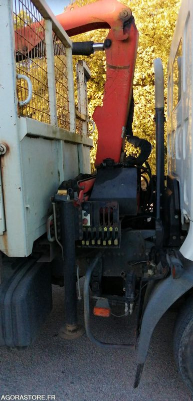 Camion benne avec grue - Renault Midlum 2001 293846kms - Camion: photos 5 Camion benne avec grue - Renault Midlum 2001 293846kms - Camion: photos 5