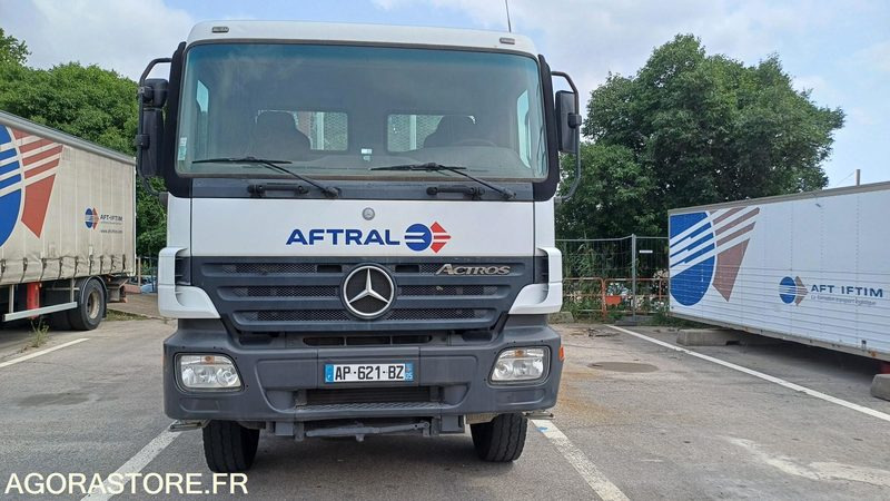 Camion-grue Mercede Actros de 2005 464000 kms (33090) - Camion: photos 1 Camion-grue Mercede Actros de 2005 464000 kms (33090) - Camion: photos 1