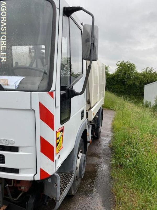 PL laveuse IVECO 100E15 1995 - Camion: photos 4 PL laveuse IVECO 100E15 1995 - Camion: photos 4