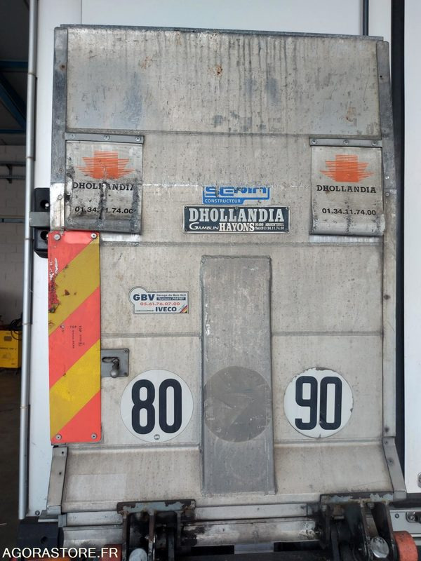 POIDS LOURDS IVECO DAILY FRIGORIFIQUE - 195900 kms - 2005 - Camion: photos 4 POIDS LOURDS IVECO DAILY FRIGORIFIQUE - 195900 kms - 2005 - Camion: photos 4