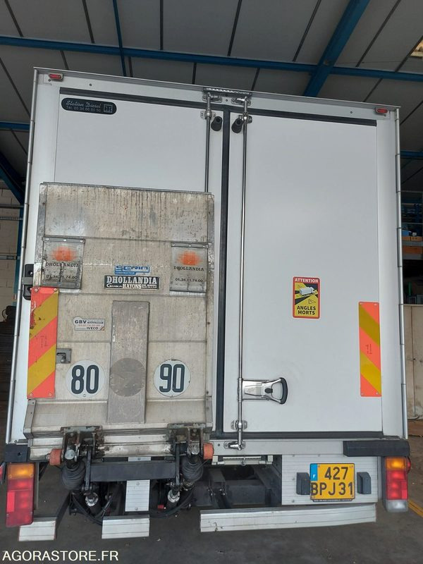 POIDS LOURDS IVECO DAILY FRIGORIFIQUE - 195900 kms - 2005 - Camion: photos 3 POIDS LOURDS IVECO DAILY FRIGORIFIQUE - 195900 kms - 2005 - Camion: photos 3