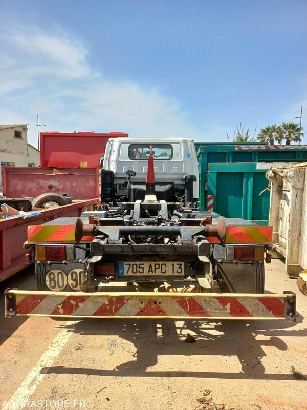 PORTEUR ISUZU 7T5 MOVI GUIMA DE 2005 - 130500 KM (R30427) - Camion: photos 2 PORTEUR ISUZU 7T5 MOVI GUIMA DE 2005 - 130500 KM (R30427) - Camion: photos 2