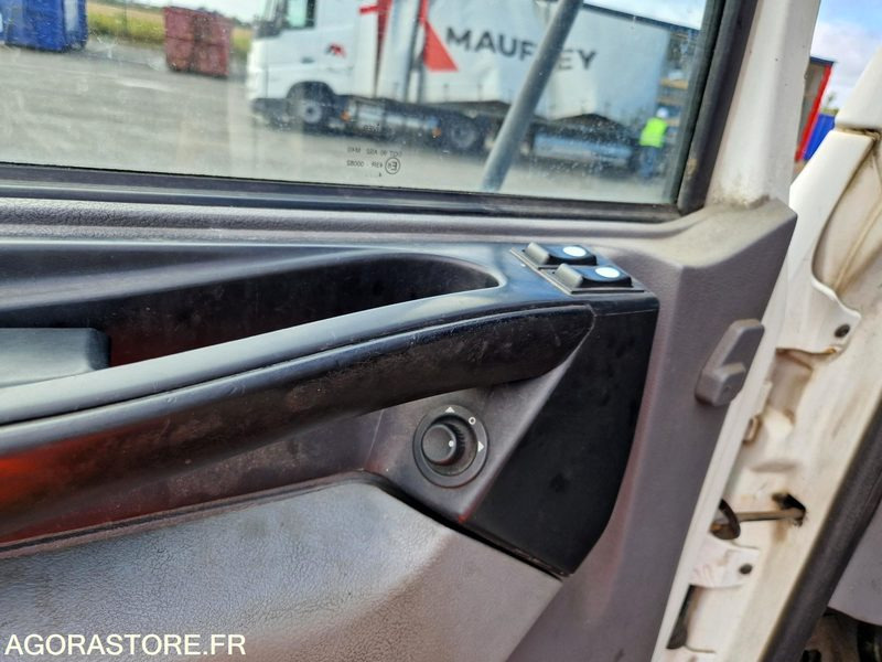 RENAULT PREMIUM 19t CITERNE ADR - 2005 - 429 709 KM - BN500SK - Camion: photos 5 RENAULT PREMIUM 19t CITERNE ADR - 2005 - 429 709 KM - BN500SK - Camion: photos 5