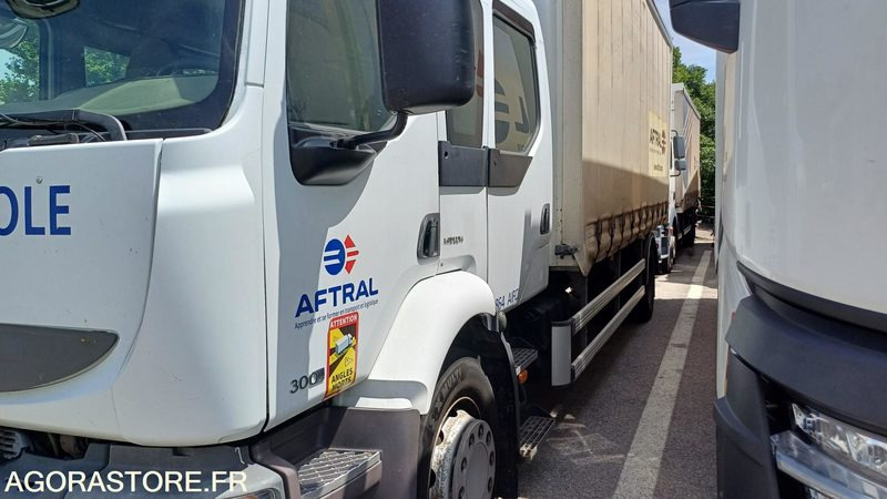 Renault MIDLUM 300DXI de 2012 406145 kms (3864) - Camion: photos 5 Renault MIDLUM 300DXI de 2012 406145 kms (3864) - Camion: photos 5