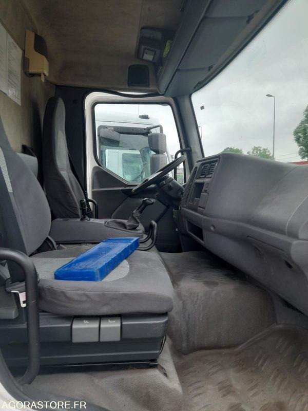 Renault Midlum - 2005 - 685870 Kms - Camion: photos 5 Renault Midlum - 2005 - 685870 Kms - Camion: photos 5