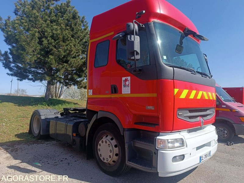 Véhicule Tracteur Renault - Camion: photos 1 Véhicule Tracteur Renault - Camion: photos 1