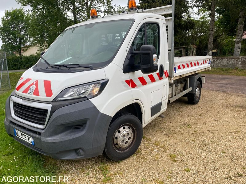Camion benne Peugeot BOXER - 2014 - 70 000km - TURBO NEUF / PNEUS NEUFS - Véhicule utilitaire benne: photos 1 Camion benne Peugeot BOXER - 2014 - 70 000km - TURBO NEUF / PNEUS NEUFS - Véhicule utilitaire benne: photos 1