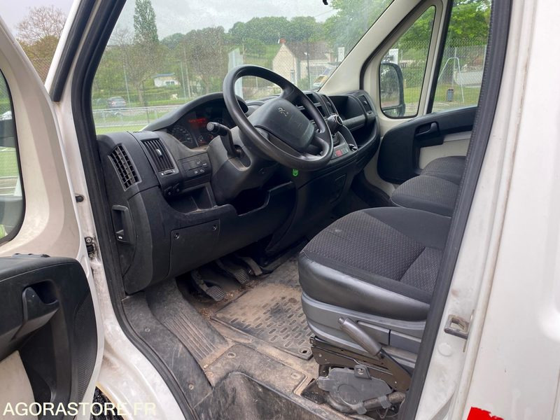 Camion benne Peugeot BOXER - 2014 - 70 000km - TURBO NEUF / PNEUS NEUFS - Véhicule utilitaire benne: photos 3 Camion benne Peugeot BOXER - 2014 - 70 000km - TURBO NEUF / PNEUS NEUFS - Véhicule utilitaire benne: photos 3