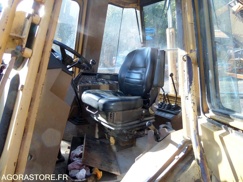 Chargeuse pelleteuse caterpillar 428 -1992- 13000h (N2TRPL) - Tractopelle: photos 4 Chargeuse pelleteuse caterpillar 428 -1992- 13000h (N2TRPL) - Tractopelle: photos 4