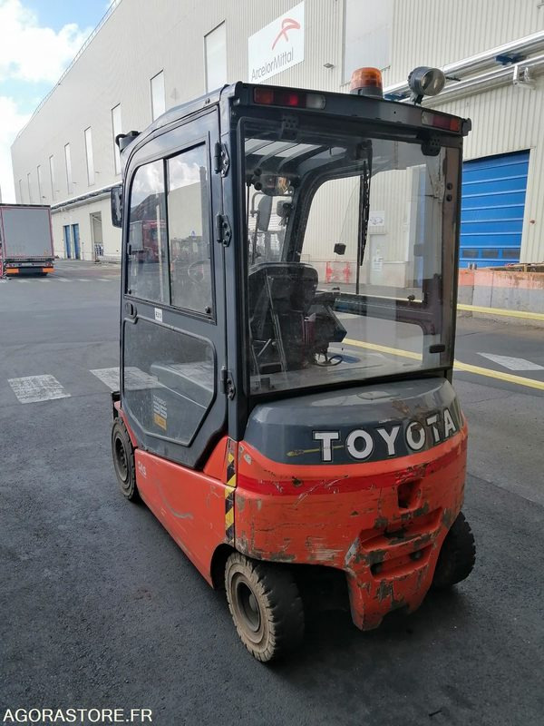 Chariot Toyota 8FBMT35 - 2015 (5210) - Chariot élévateur électrique: photos 3 Chariot Toyota 8FBMT35 - 2015 (5210) - Chariot élévateur électrique: photos 3
