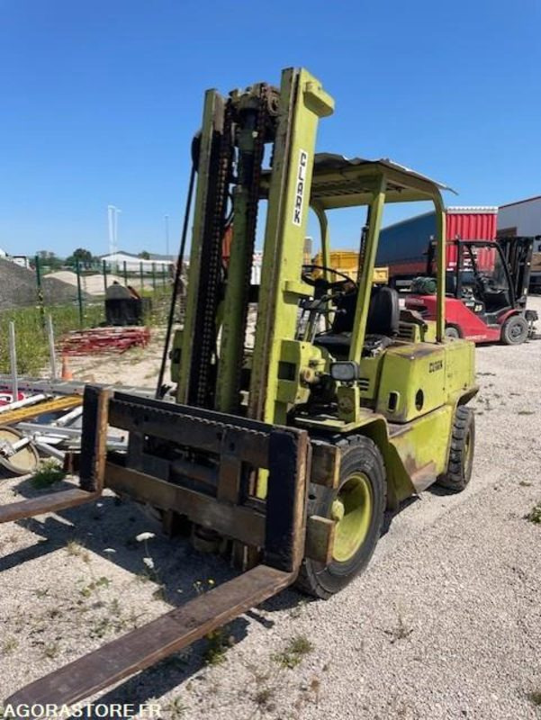 Chariot elevateur Clark 3.5 T - Chariot élévateur diesel: photos 1 Chariot elevateur Clark 3.5 T - Chariot élévateur diesel: photos 1