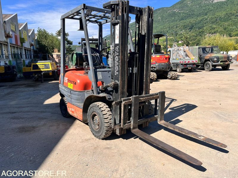 Chariot élévateur à gaz Toyota FG15 4,3m - 1,5T - Année 1994 - 10770 heures - Chariot élévateur à gaz: photos 5 Chariot élévateur à gaz Toyota FG15 4,3m - 1,5T - Année 1994 - 10770 heures - Chariot élévateur à gaz: photos 5