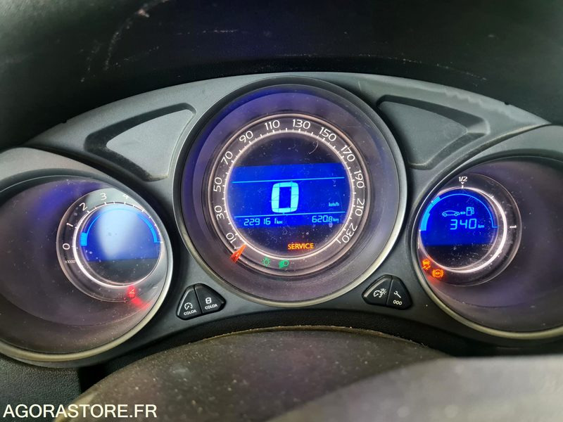 Voiture Citroën C4 EV-500-GR - véhicule non roulant: photos 11