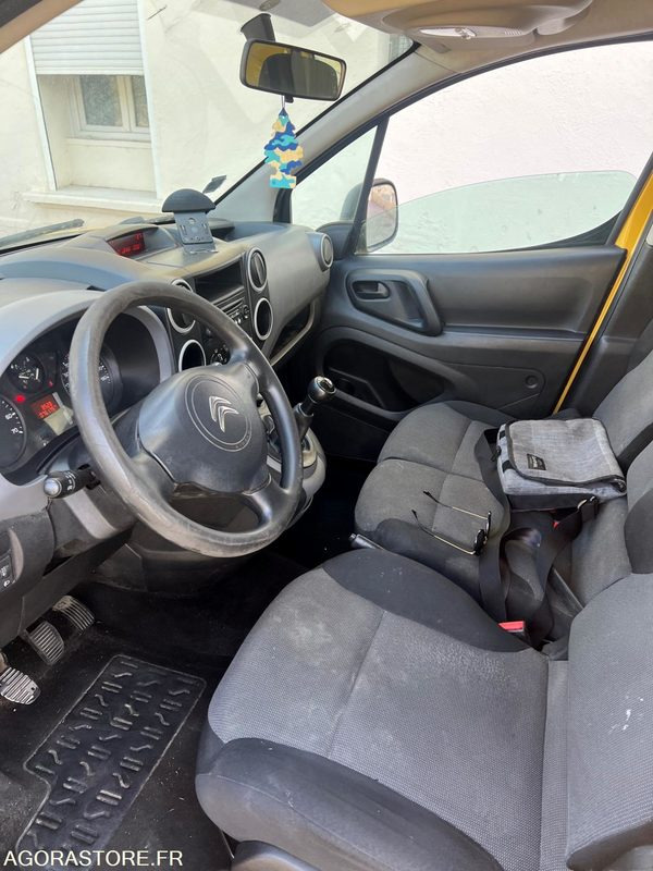 Citroen berlingo - 2016 - 76000km - Voiture: photos 3 Citroen berlingo - 2016 - 76000km - Voiture: photos 3