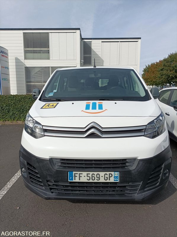FF-569-GP - Roulant - CITROEN JUMPY SPACE TOURER - VP - 182 909 Kms - Minibus, Transport de personnes: photos 3 FF-569-GP - Roulant - CITROEN JUMPY SPACE TOURER - VP - 182 909 Kms - Minibus, Transport de personnes: photos 3