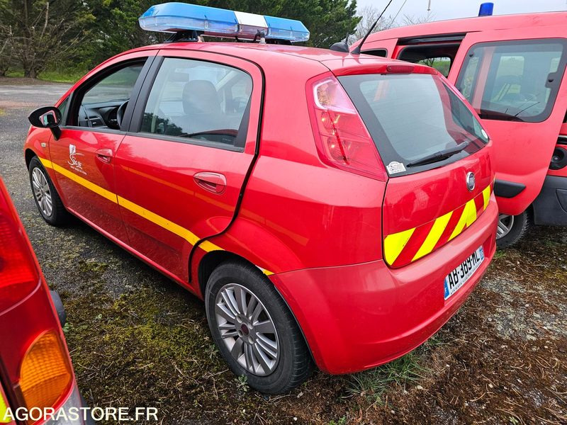 FIAT PUNTO 140419kms 2009 - AB389ML - Voiture: photos 4 FIAT PUNTO 140419kms 2009 - AB389ML - Voiture: photos 4