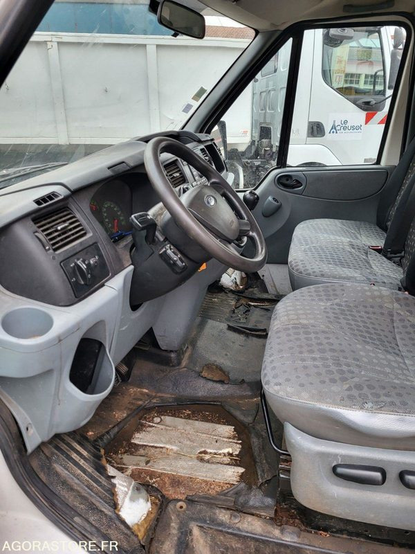 FORD transit avec système ampirol (sans contrôle technique) - Véhicule utilitaire benne: photos 3 FORD transit avec système ampirol (sans contrôle technique) - Véhicule utilitaire benne: photos 3