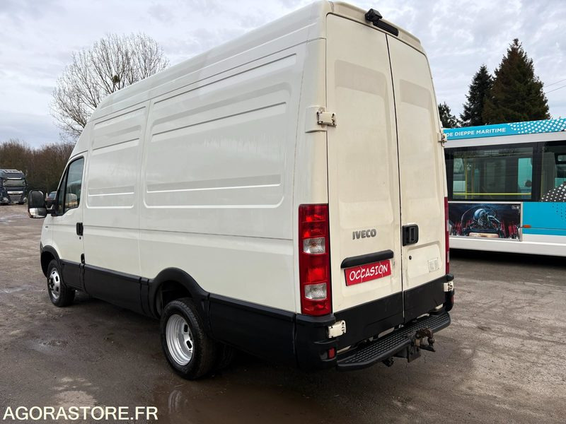 FOURGON IVECO DAILY 180 CV - 2011 - 195 600 KMS - Fourgon utilitaire: photos 4 FOURGON IVECO DAILY 180 CV - 2011 - 195 600 KMS - Fourgon utilitaire: photos 4
