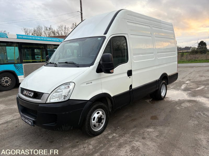 FOURGON IVECO DAILY 180 CV - 2011 - 195 600 KMS - Fourgon utilitaire: photos 2 FOURGON IVECO DAILY 180 CV - 2011 - 195 600 KMS - Fourgon utilitaire: photos 2
