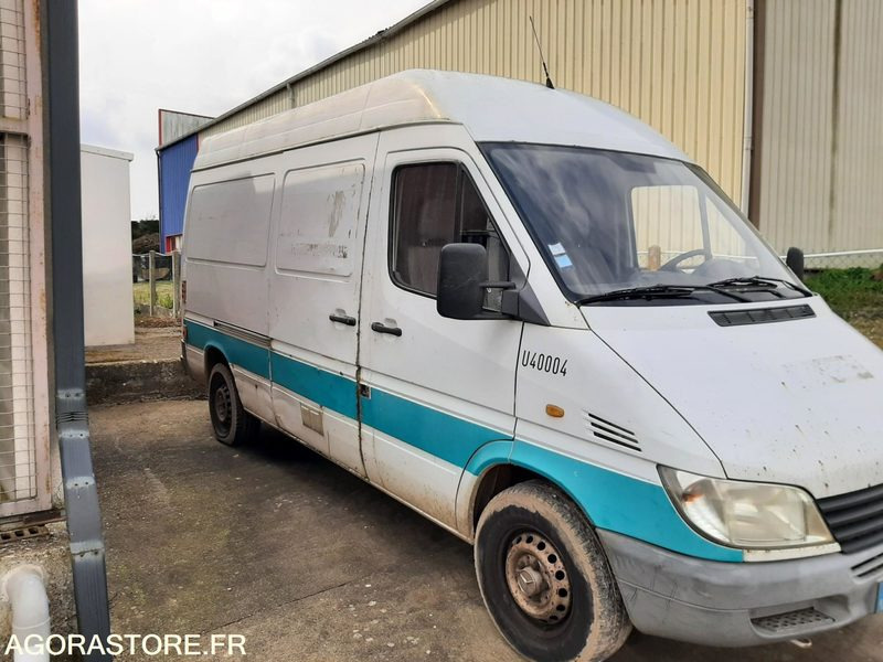 FOURGON MERCEDES DB-088-AT - 2001 - 346 061 KM - Fourgon utilitaire: photos 1 FOURGON MERCEDES DB-088-AT - 2001 - 346 061 KM - Fourgon utilitaire: photos 1