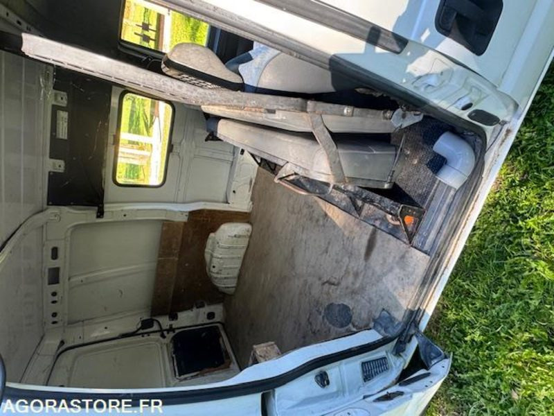 FOURGON PEUGEOT - Fourgon utilitaire: photos 4 FOURGON PEUGEOT - Fourgon utilitaire: photos 4