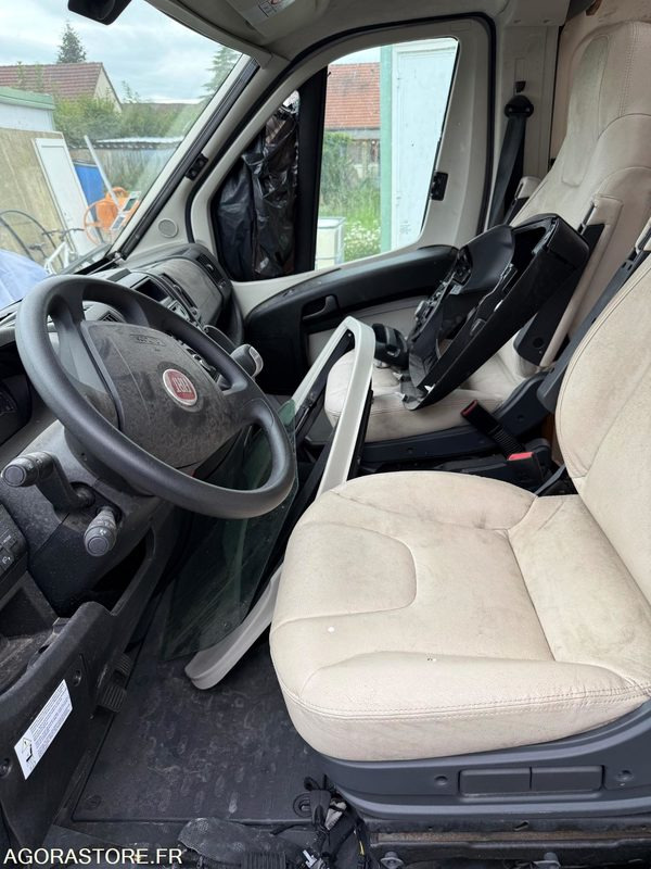 Fiat Ducato, camping-car - 2017 - 62000km - accidenté - Fourgon aménagé: photos 3 Fiat Ducato, camping-car - 2017 - 62000km - accidenté - Fourgon aménagé: photos 3