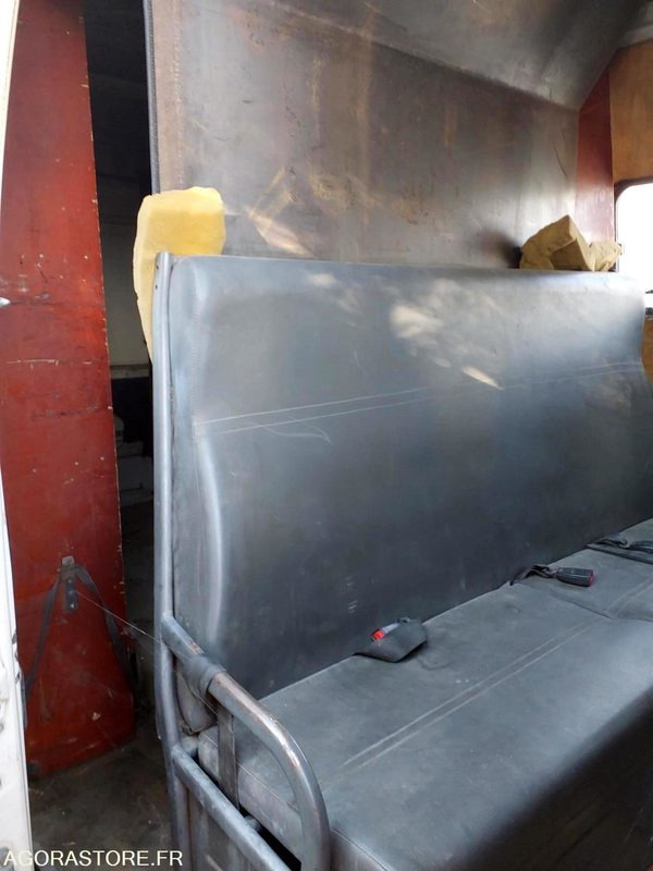 Fourgon IVECO DAILY - 2003 - 301454km - DM678TN - Fourgon utilitaire: photos 5 Fourgon IVECO DAILY - 2003 - 301454km - DM678TN - Fourgon utilitaire: photos 5