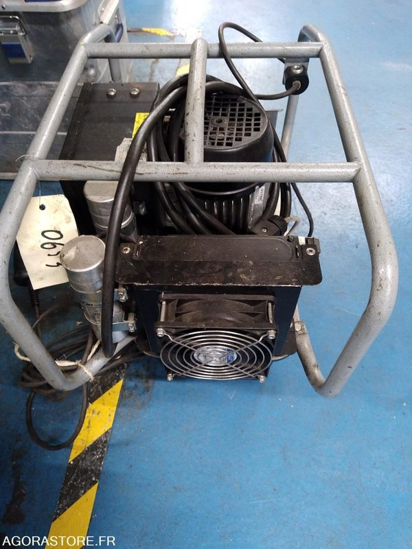 GROUPE HYDRAULIQUE POUR SERRAGE - Outil/ Équipement: photos 2 GROUPE HYDRAULIQUE POUR SERRAGE - Outil/ Équipement: photos 2