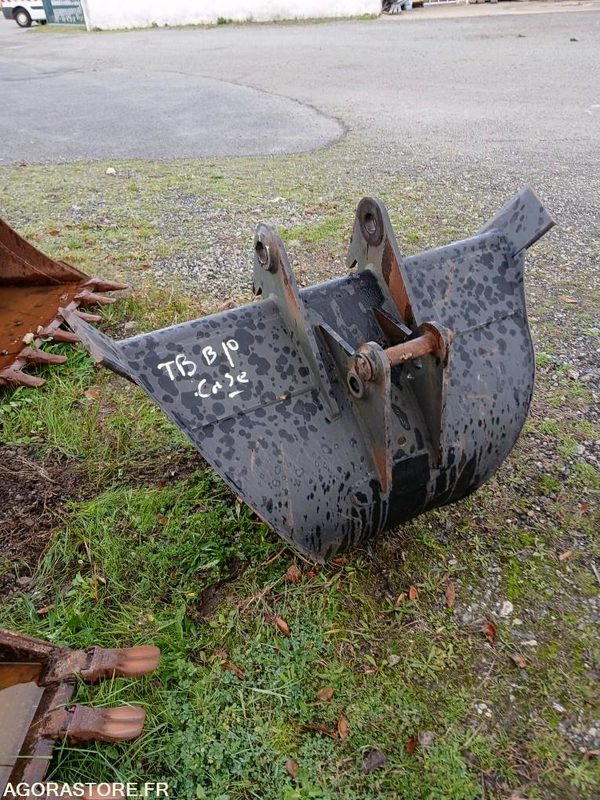 Godet trapèze pour tratopelle CASE - Matériel de jardinage: photos 1 Godet trapèze pour tratopelle CASE - Matériel de jardinage: photos 1