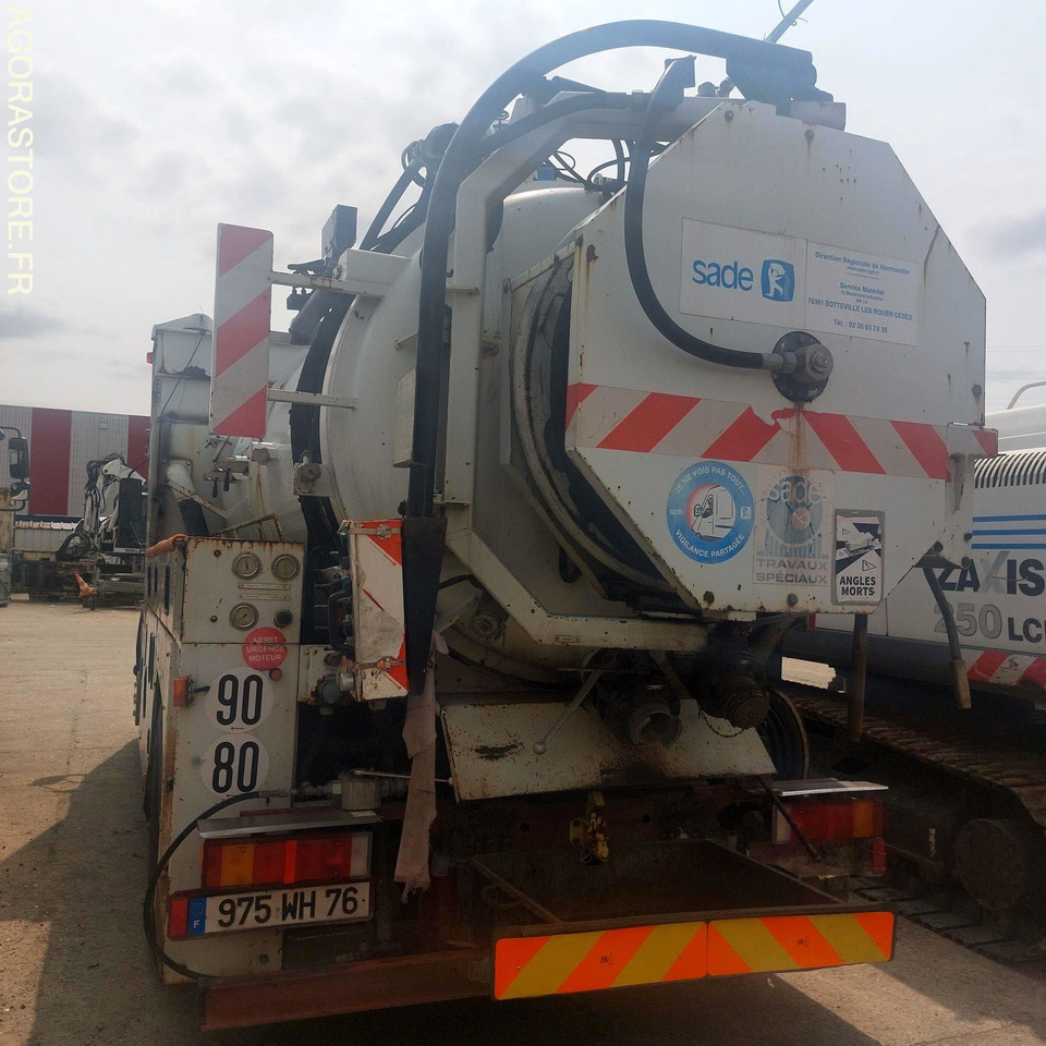 HYDROCUREUR RIVARD / RENAULT DC240 - 358888 KMS - ROULANT - EN L'ETAT - Camion hydrocureur: photos 2 HYDROCUREUR RIVARD / RENAULT DC240 - 358888 KMS - ROULANT - EN L'ETAT - Camion hydrocureur: photos 2