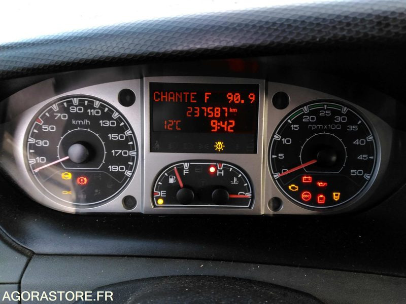 IVECO 35C13 N0 230 - Véhicule utilitaire benne: photos 1 IVECO 35C13 N0 230 - Véhicule utilitaire benne: photos 1