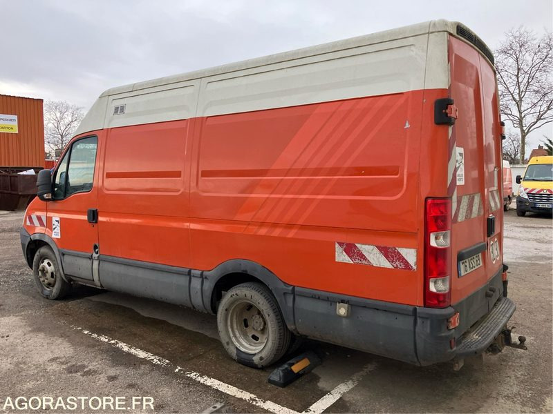 IVECO - 50C15 - 2007 / 332349 KM (P2001860) - Fourgon utilitaire: photos 1 IVECO - 50C15 - 2007 / 332349 KM (P2001860) - Fourgon utilitaire: photos 1