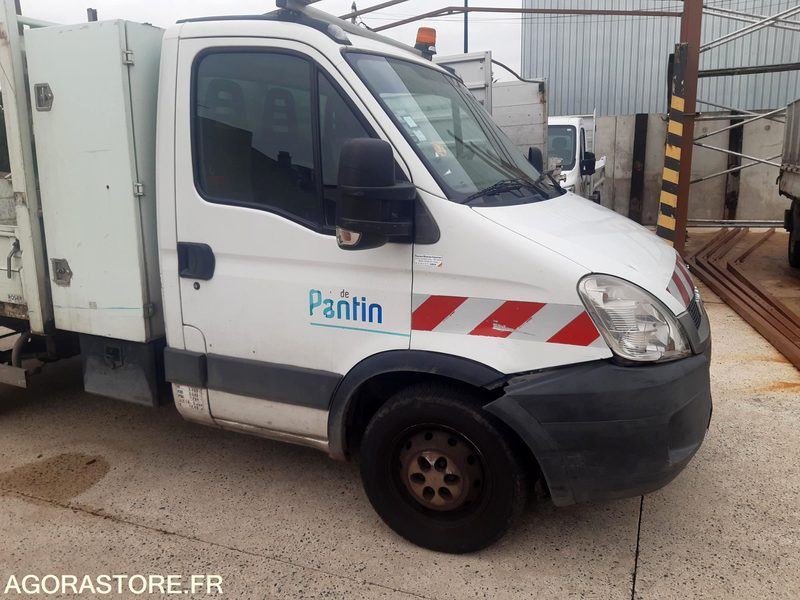 IVECO BENNE DANS L'ETAT - Véhicule utilitaire benne: photos 2 IVECO BENNE DANS L'ETAT - Véhicule utilitaire benne: photos 2