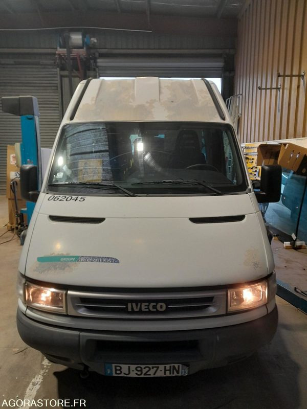 IVECO BUS DAILY N°062045 - Minibus, Transport de personnes: photos 1 IVECO BUS DAILY N°062045 - Minibus, Transport de personnes: photos 1