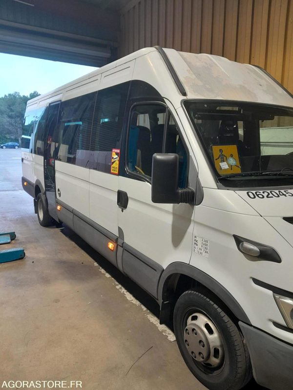 IVECO BUS DAILY N°062045 - Minibus, Transport de personnes: photos 2 IVECO BUS DAILY N°062045 - Minibus, Transport de personnes: photos 2