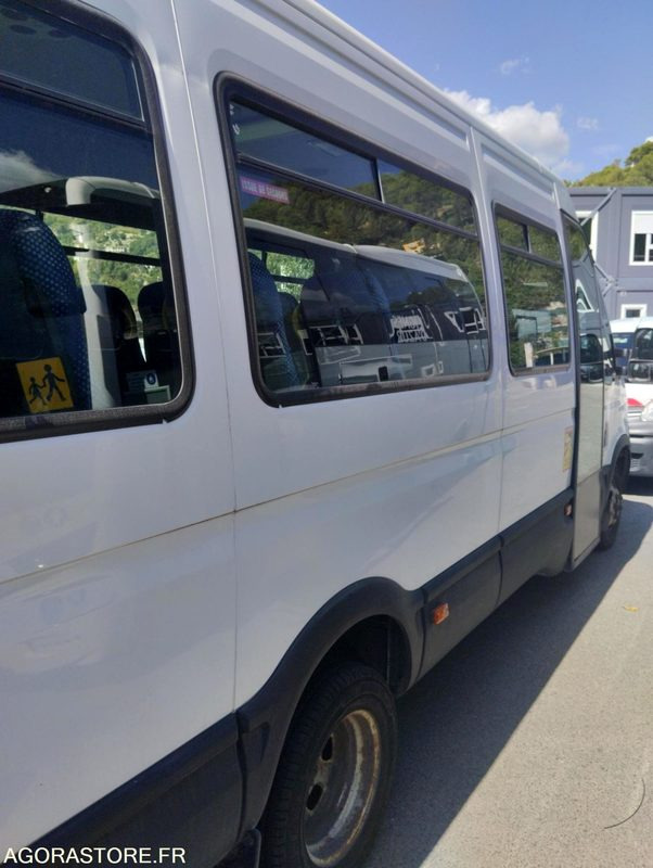 IVECO DAILY N°142064 - Minibus, Transport de personnes: photos 2 IVECO DAILY N°142064 - Minibus, Transport de personnes: photos 2